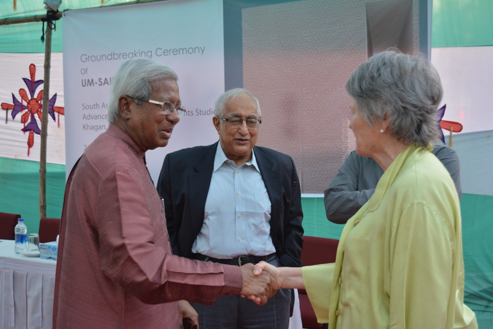 Left to Right :Sir Fazle Hasan Abed,Chairperson and Founder, BRAC , Prof Jamilur Raza Choudhary, Vice Chairperson, SAF- Bangaldesh,    Mme France Maruqet, Principal Trustee, South Asia Foundation, meeting during Groundbreaking ceremony of UMSAILS