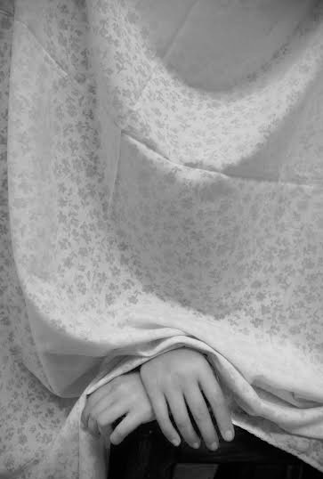 Hanifa Alizada. Mona Liza, 2011. black-and-white photography. h 18inx12in
