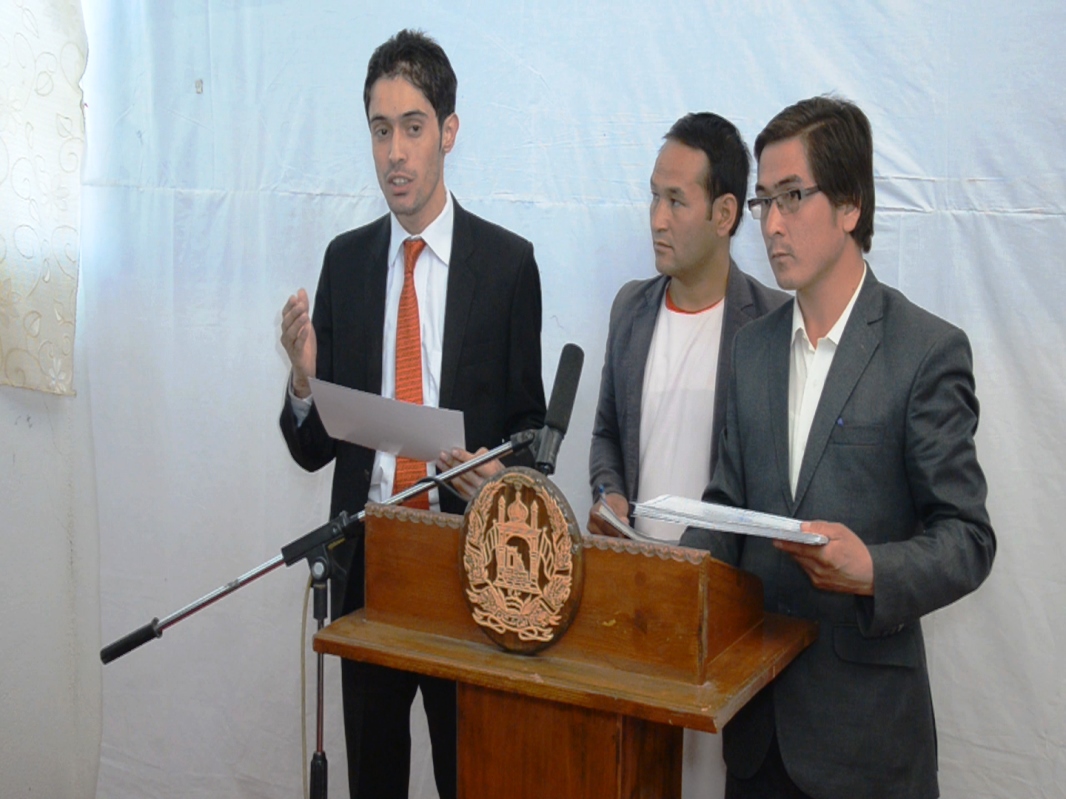 Hamidullah Arefi, secretary South Asia Foundation-Afghanistan distributing certificates on cultural heritage in Bamyan